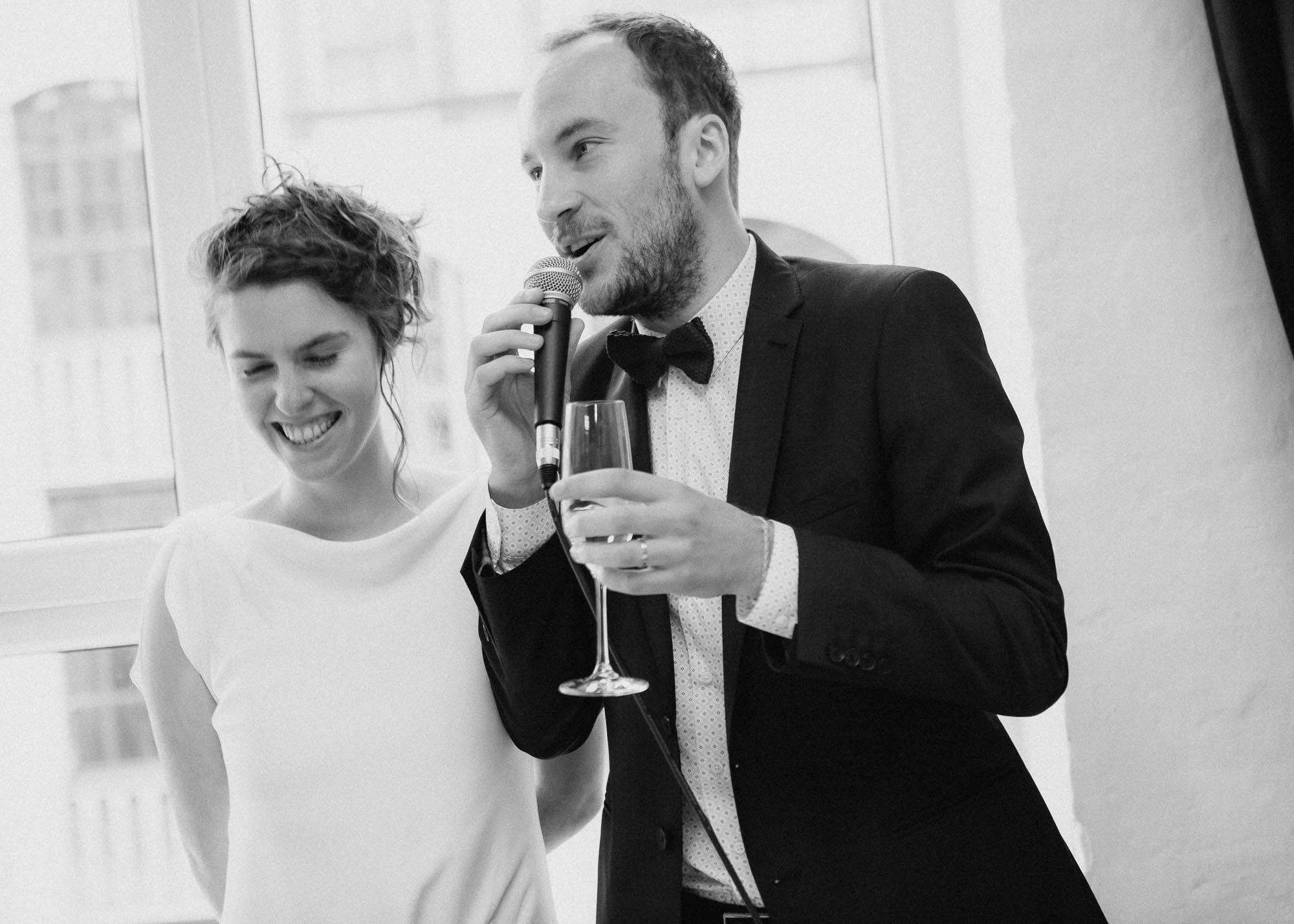 Hochzeitsreportage in Leipzig. Hochzeitsfotograf für unkonventionelle Hochzeit in Leipzig, Halle, Dresden. Moderne Hochzeitsfotografie