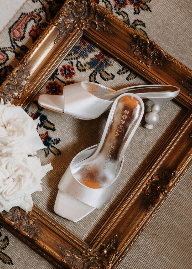 Moderne und elegante Brautschuhe von Sophia Webster