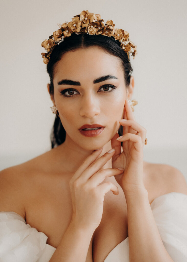 Portrait einer wunderschönen und romantischen Braut nach Braut-Styling