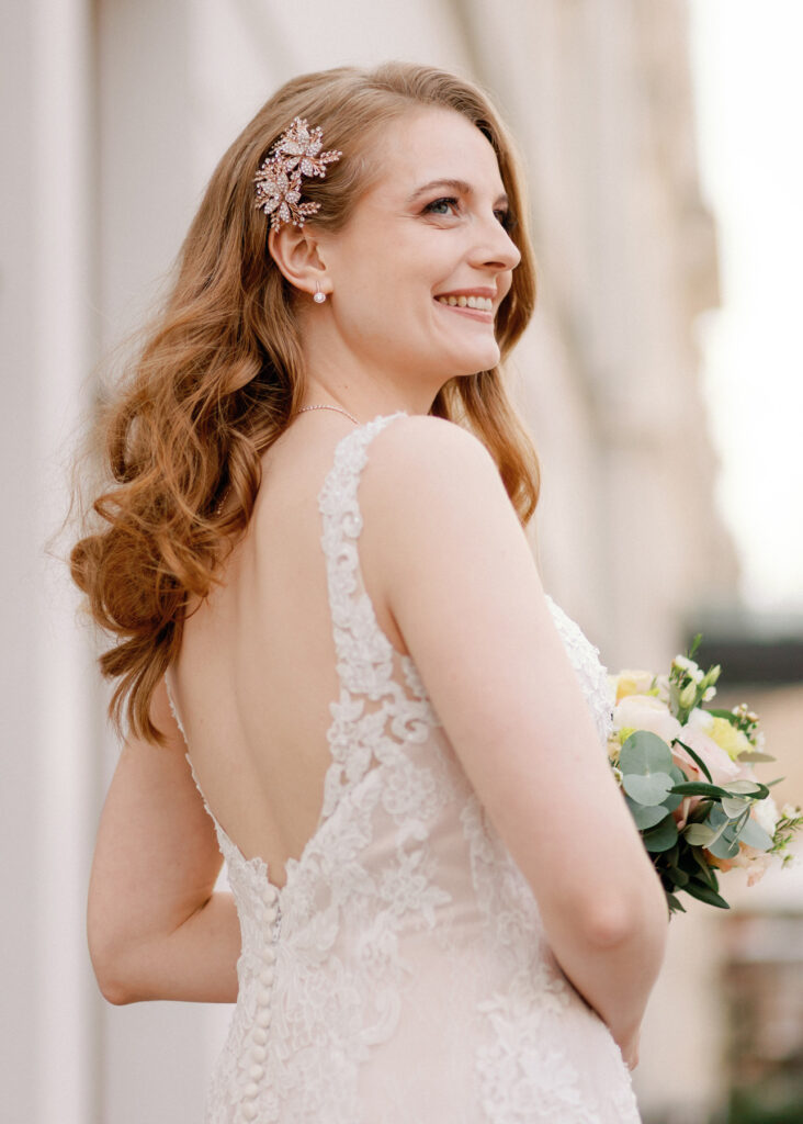 Hochzeitsreportage in Leipzig. Hochzeitsfotograf für standesamtliche Hochzeit in Leipzig, Halle, Dresden. Zeitlose Hochzeitsfotografie